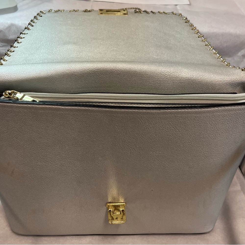 Chic Silver Satchel with Gold Details - Picture 4 of 8